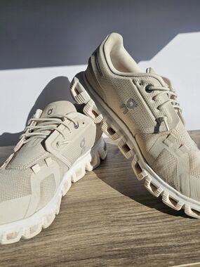 OnCloud 6 PearlWhite Sneakers Running Walking Athletic Lightweight Womens Size 8